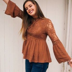American Eagle lace top